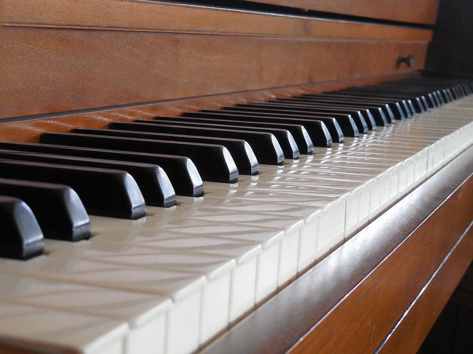 piano keys photo
